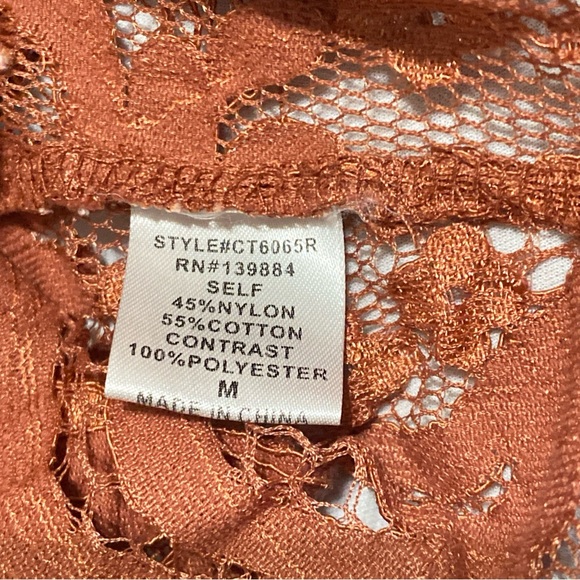 Peach Lace Zip Up Blouse Size Medium - Picture 7 of 9